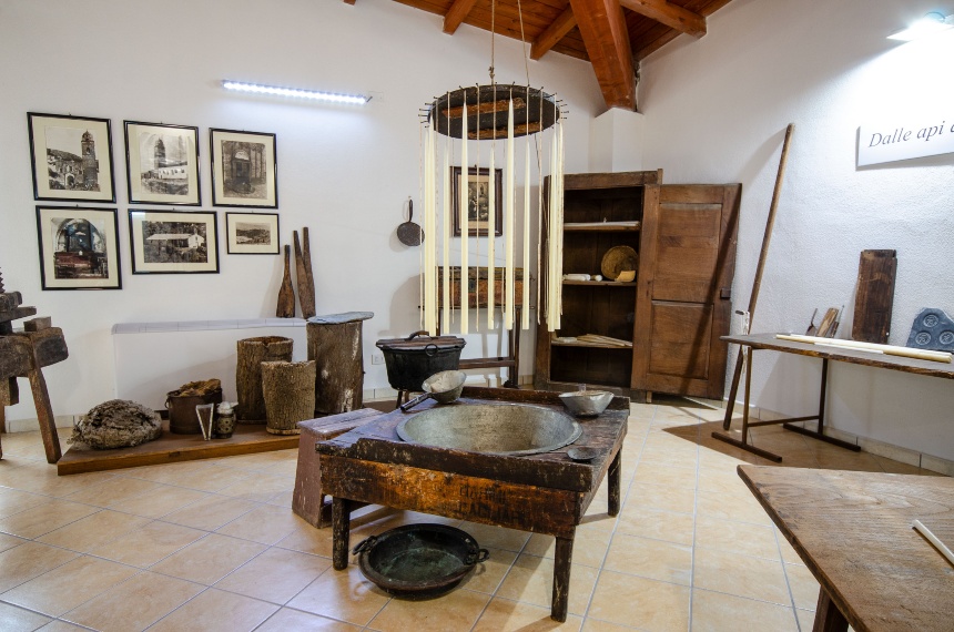 Aritzo, Museo Etnografico. Dalle api alle candele