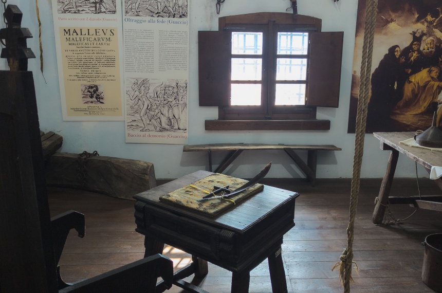 Aritzo, Sa Bovida. Sala della Magia e Stregoneria